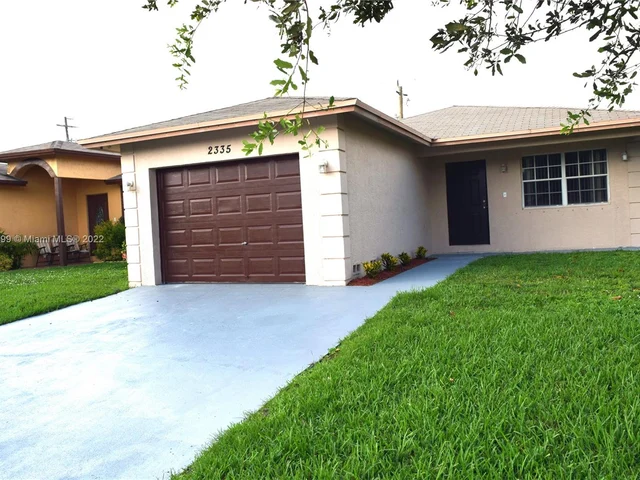 2335 Cody St, Hollywood FL 33020