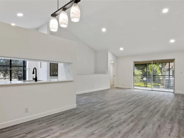 707 Gardens Dr # 203, Pompano Beach FL 33069