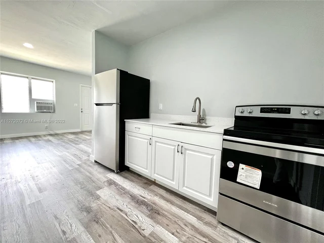 835 NW 7th St # 3, Hallandale Beach FL 33009