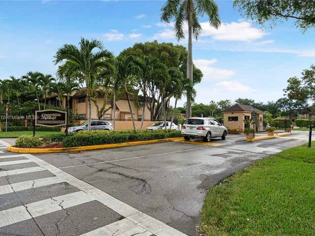 18995 NW 62nd Ave # 203, Hialeah FL 33015