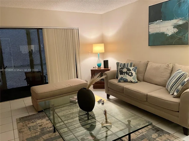 6575 W Oakland Park Blvd # 112, Lauderhill FL 33313