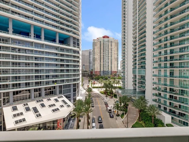 218 SE 14th St # 2304, Miami FL 33131