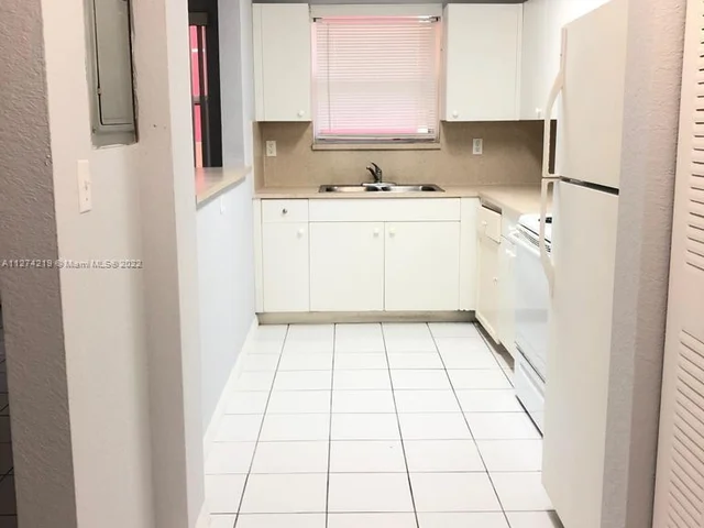 1627 NW 18th St # 202, Miami FL 33125