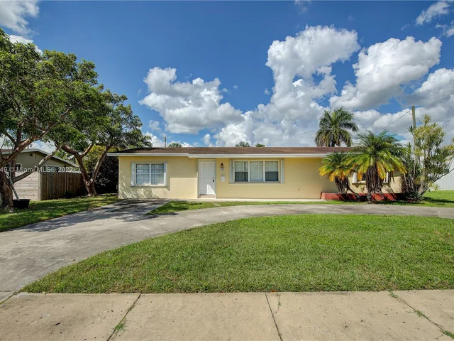 205 NW 22 St, Homestead FL 33030