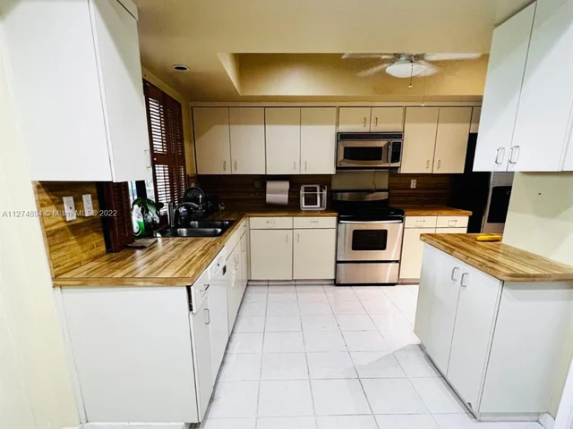 1016 NW 133rd Ave, Sunrise FL 33323