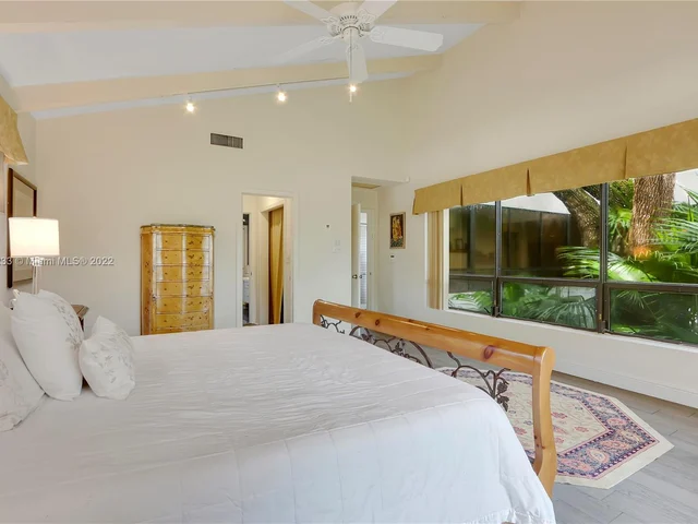 7605 SW 160th Ter, Palmetto Bay FL 33157