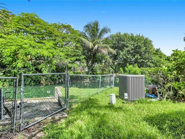 7605 SW 160th Ter, Palmetto Bay FL 33157