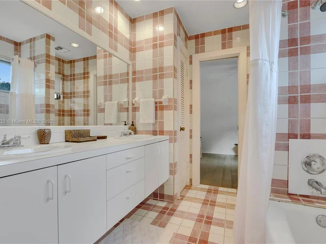 7605 SW 160th Ter, Palmetto Bay FL 33157