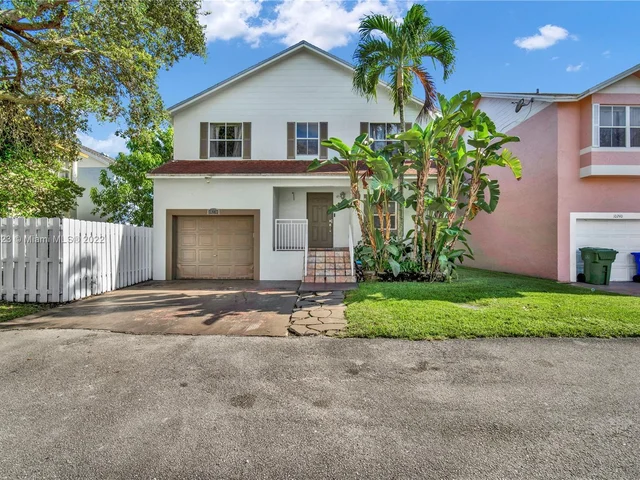 10230 NW 6th St, Pembroke Pines FL 33026