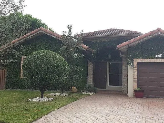 15826 SW 138th Ter, Miami FL 33196