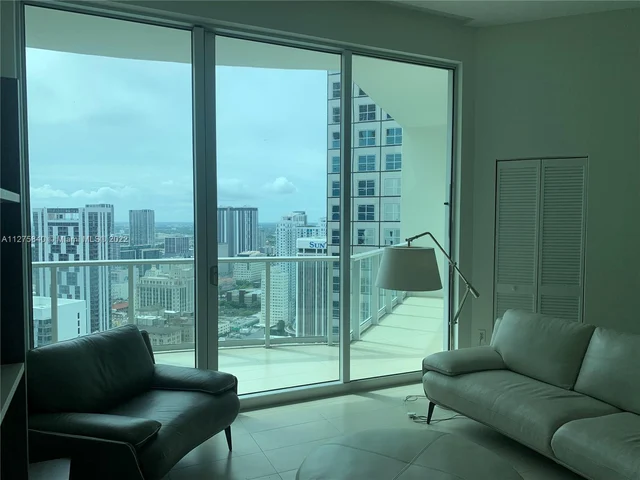 300 S Biscayne Blvd # 3807, Miami FL 33131