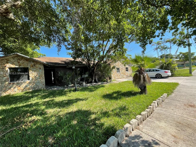 495 NW 10th St, Pompano Beach FL 33060