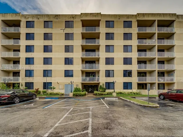 901 Hillcrest Dr # 509, Hollywood FL 33021