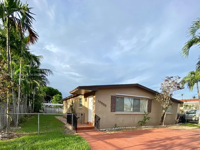 10655 SW 6th St # 0, Sweetwater FL 33174