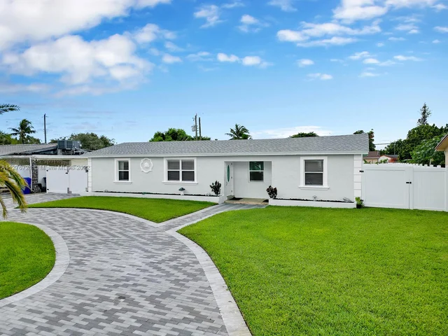 6390 Plunkett St, Hollywood FL 33023