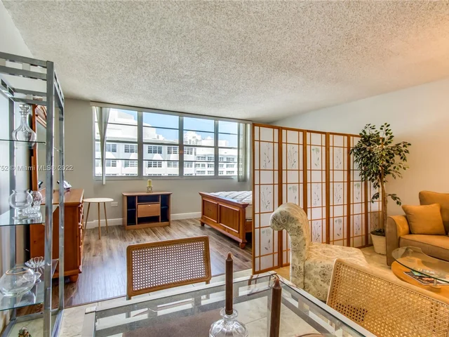 999 Brickell Bay Dr # 1906, Miami FL 33131