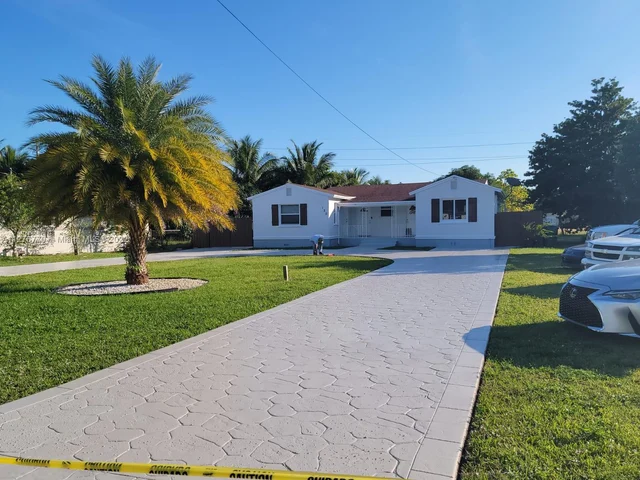 130 NE 164th St # A, Miami FL 33162