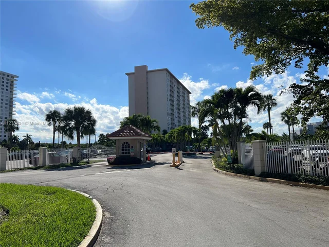 400 Kings Point Dr # 716, Sunny Isles Beach FL 33160