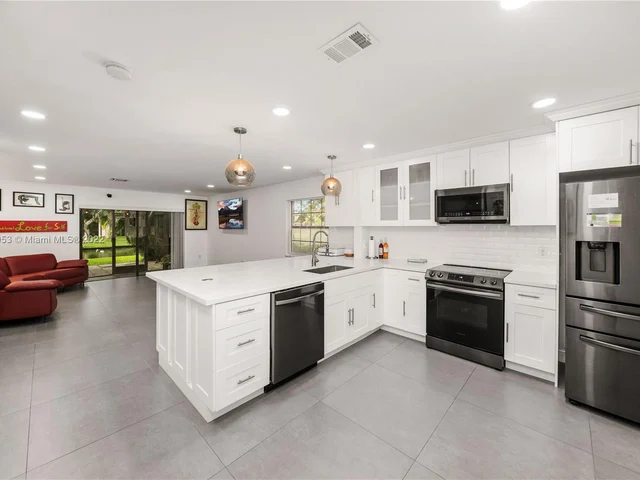 498 Westree Ln, Plantation FL 33324