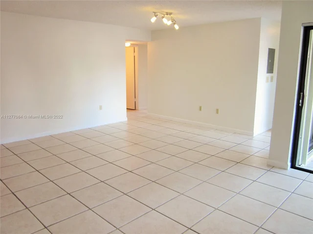 8827 SW 123 CT # 303, Miami FL 33186