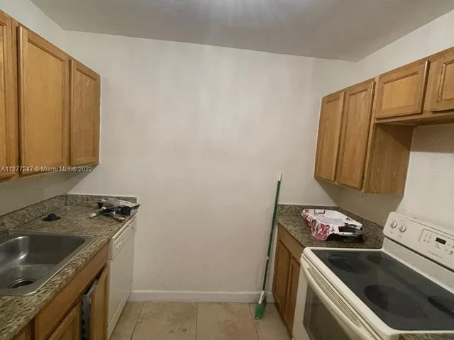 1855 NE 121st St # 36, North Miami FL 33181