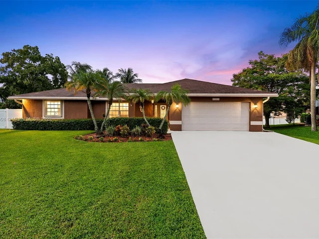 2261 NW 121st Ave, Plantation FL 33323