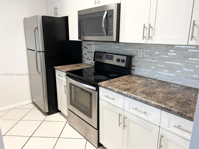 7035 NW 186th St # D305, Hialeah FL 33015