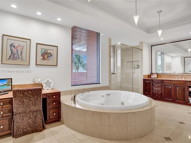 60 Edgewater Dr # 3A, Coral Gables FL 33133