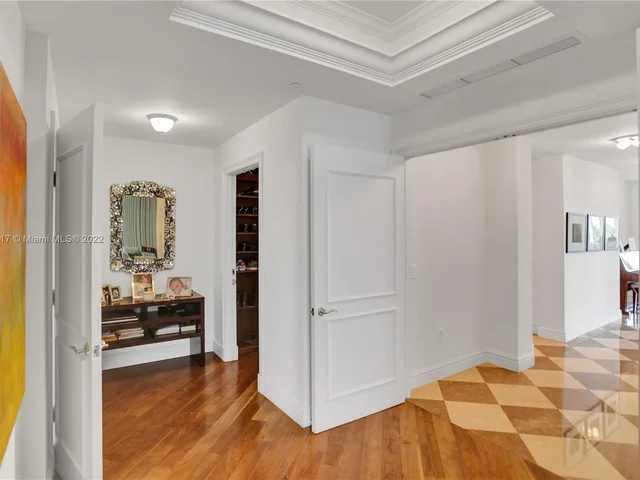 60 Edgewater Dr # 3A, Coral Gables FL 33133