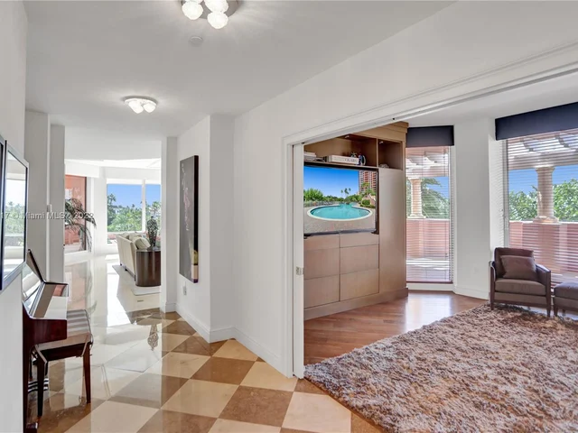 60 Edgewater Dr # 3A, Coral Gables FL 33133