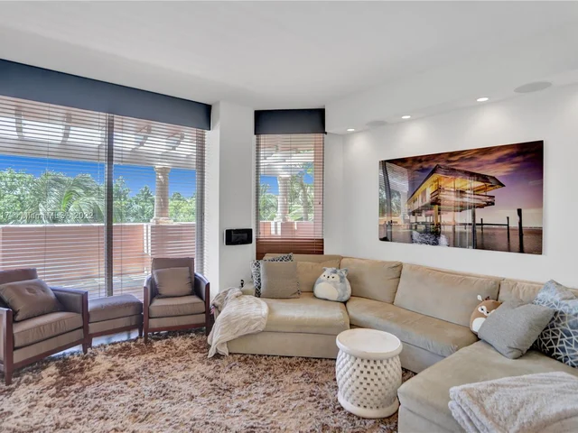 60 Edgewater Dr # 3A, Coral Gables FL 33133