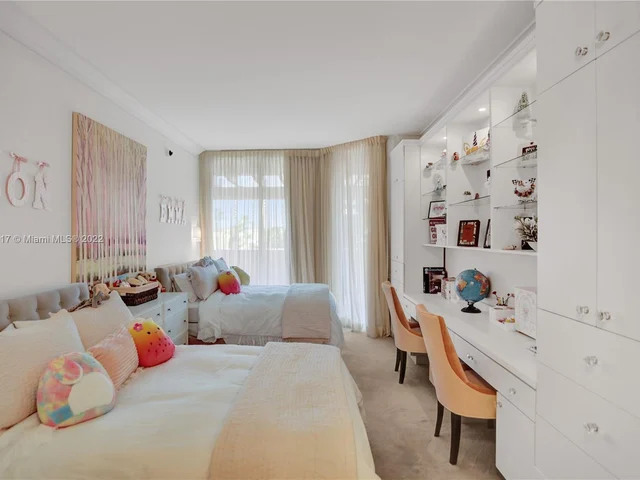 60 Edgewater Dr # 3A, Coral Gables FL 33133