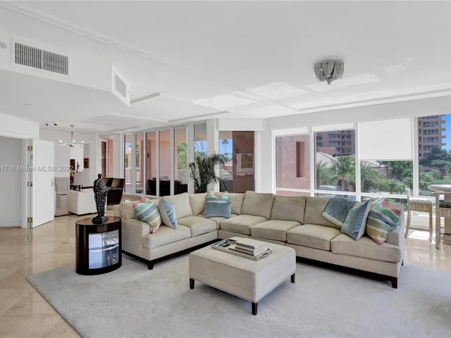 60 Edgewater Dr # 3A, Coral Gables FL 33133