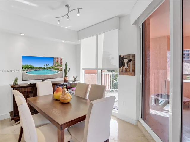 60 Edgewater Dr # 3A, Coral Gables FL 33133