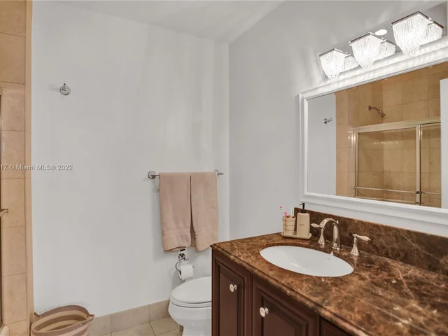 60 Edgewater Dr # 3A, Coral Gables FL 33133