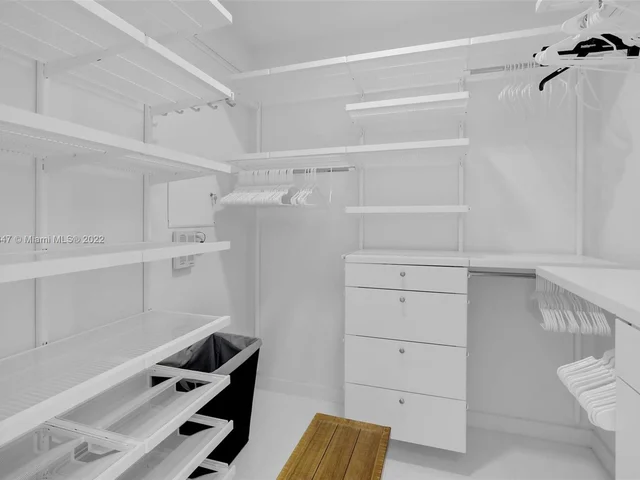 851 NE 1st Ave # 3907, Miami FL 33132