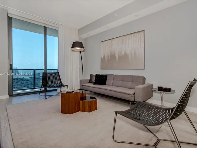 55 SW 9th St # 4205, Miami FL 33130