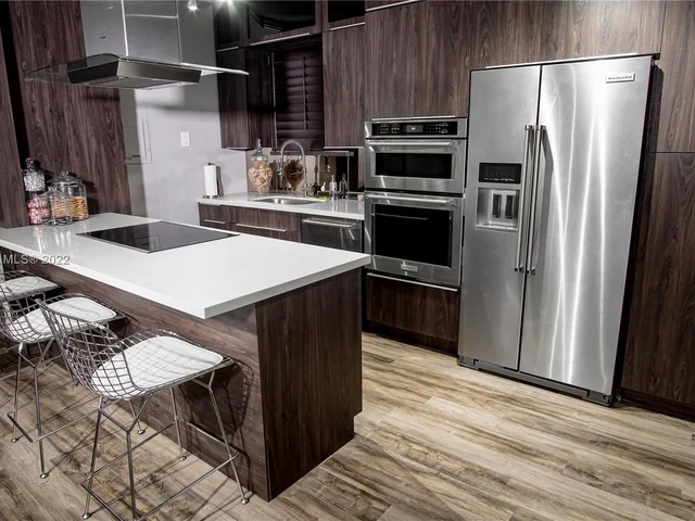 610 8th St # 101, Miami Beach FL 33139