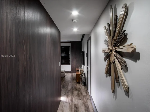 610 8th St # 101, Miami Beach FL 33139