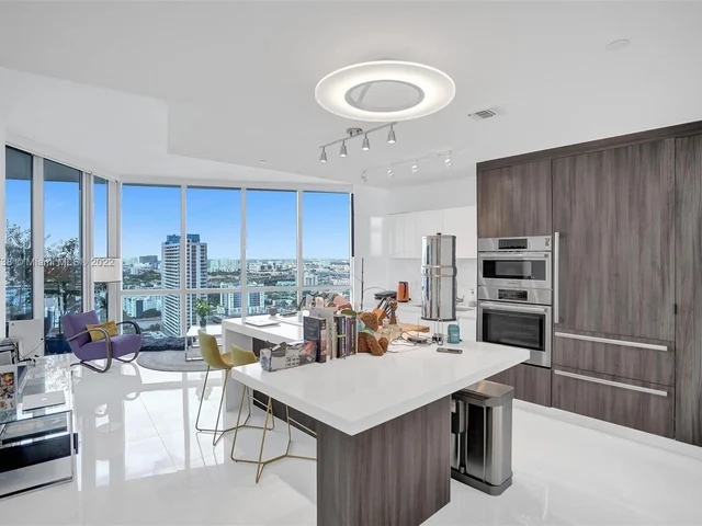 851 NE 1st Ave # 2104, Miami FL 33132