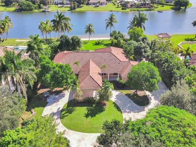 8946 Wendy Ln W, West Palm Beach FL 33411