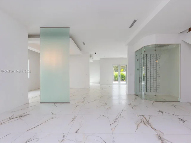 8340 NW 33rd Ter, Doral FL 33122