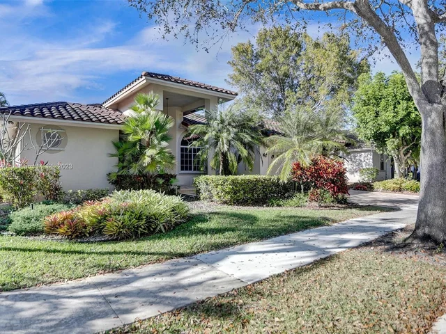 2621 Oakbrook Ln, Weston FL 33332