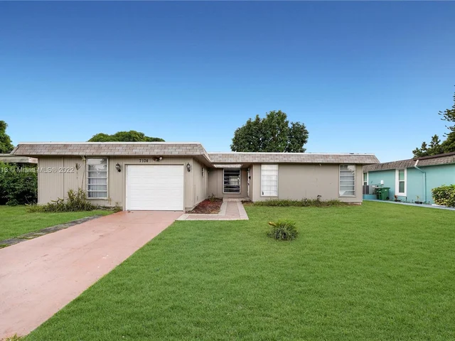 7104 NW 67th St, Tamarac FL 33321