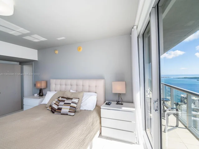 475 Brickell Ave # 5113, Miami FL 33131