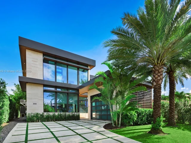 2051 N Bay Rd, Miami Beach FL 33140