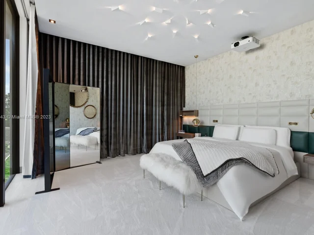 2051 N Bay Rd, Miami Beach FL 33140