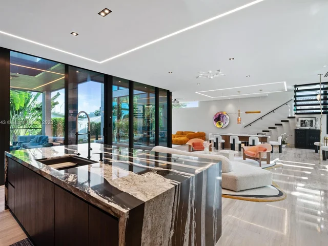 2051 N Bay Rd, Miami Beach FL 33140