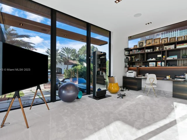 2051 N Bay Rd, Miami Beach FL 33140