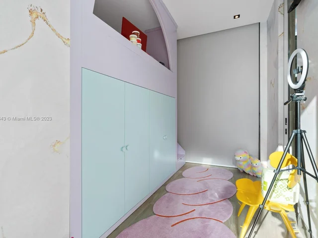 2051 N Bay Rd, Miami Beach FL 33140